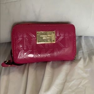 Small wristlet